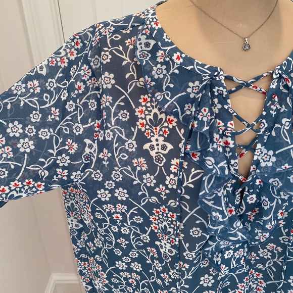 Beautiful Blue Floral LOFT Blouse -Size Medium - Picture 4 of 13